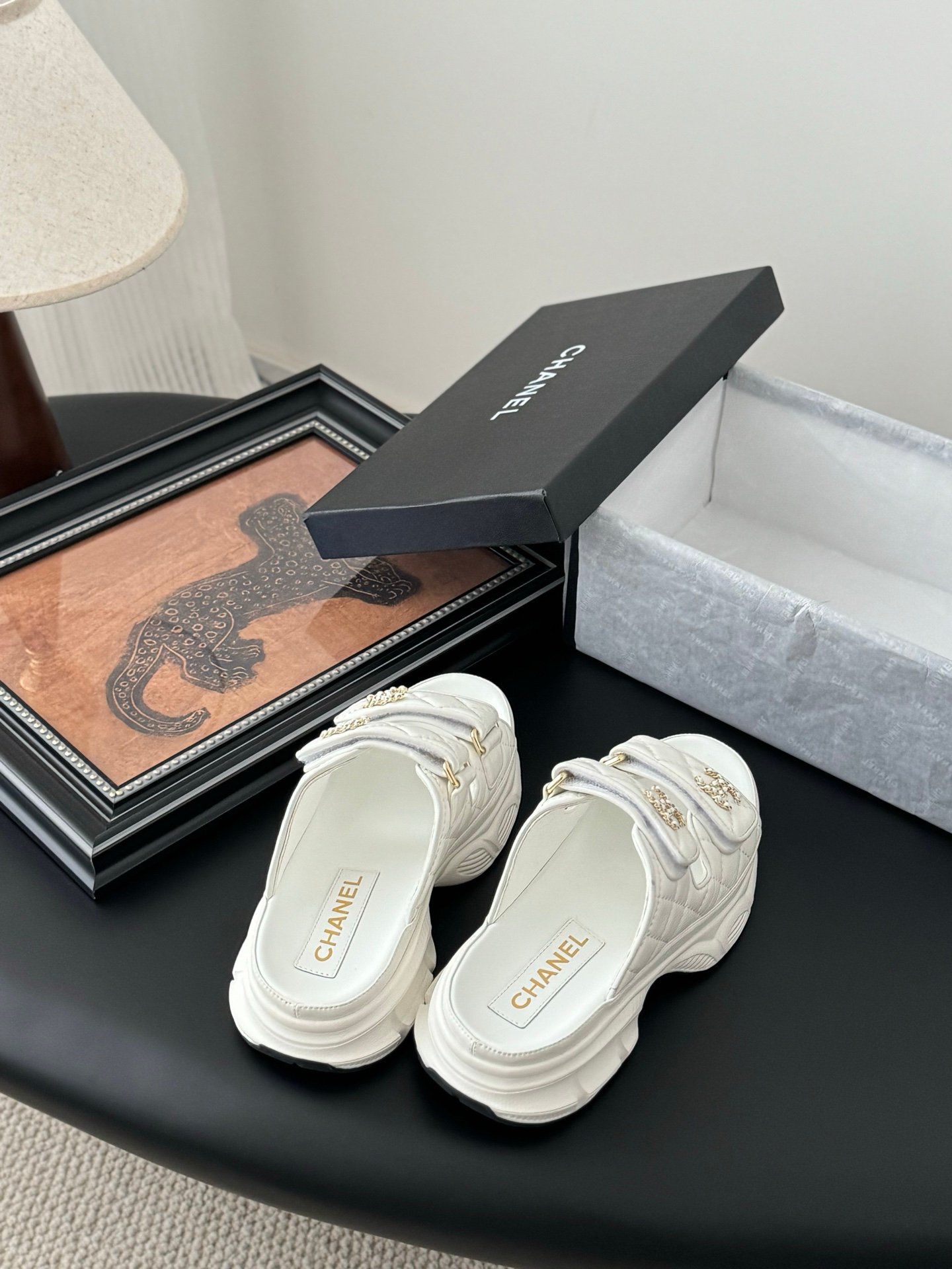 CHANEL Woman - Image 5