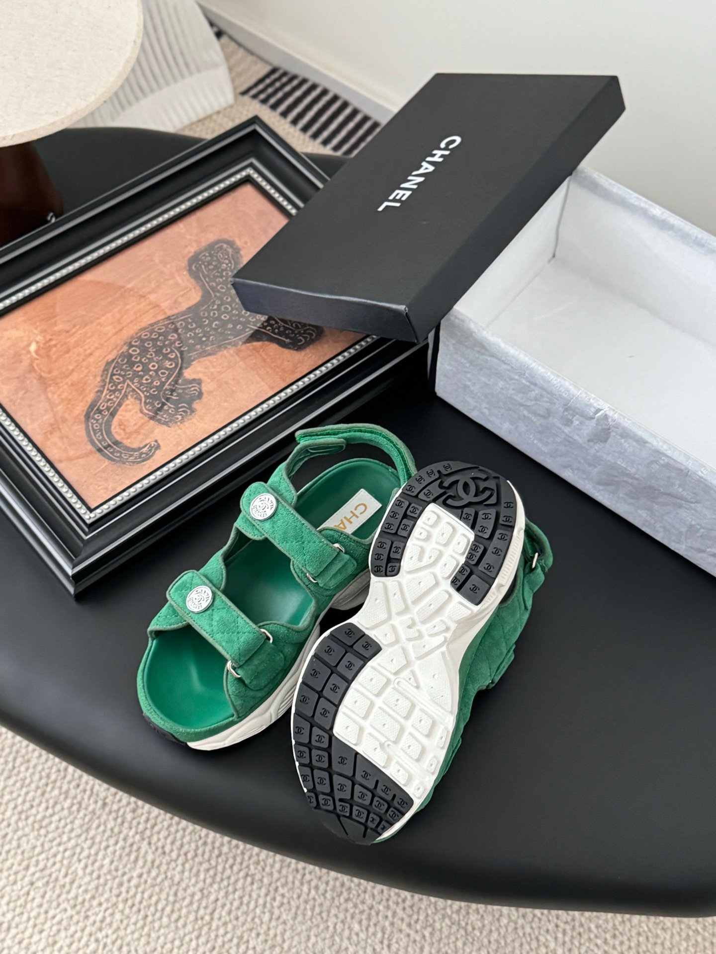 CHANEL Woman - Image 5