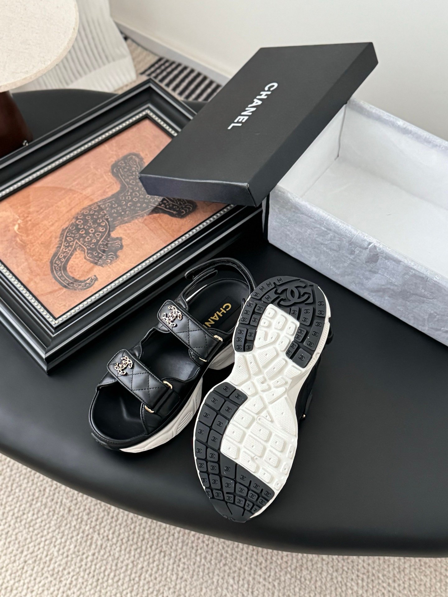 CHANEL Woman - Image 5