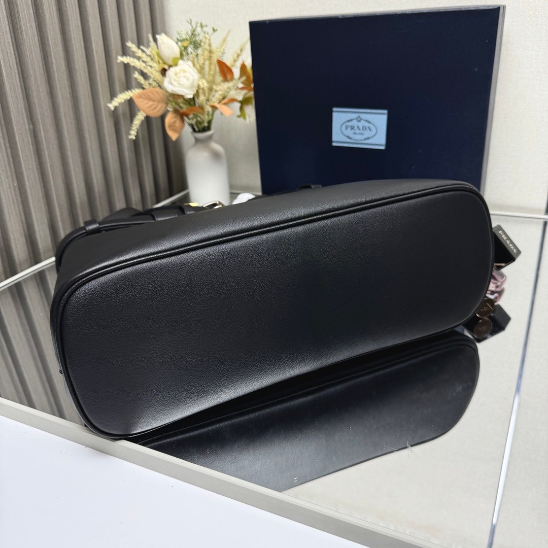 Prada Bag - Image 5