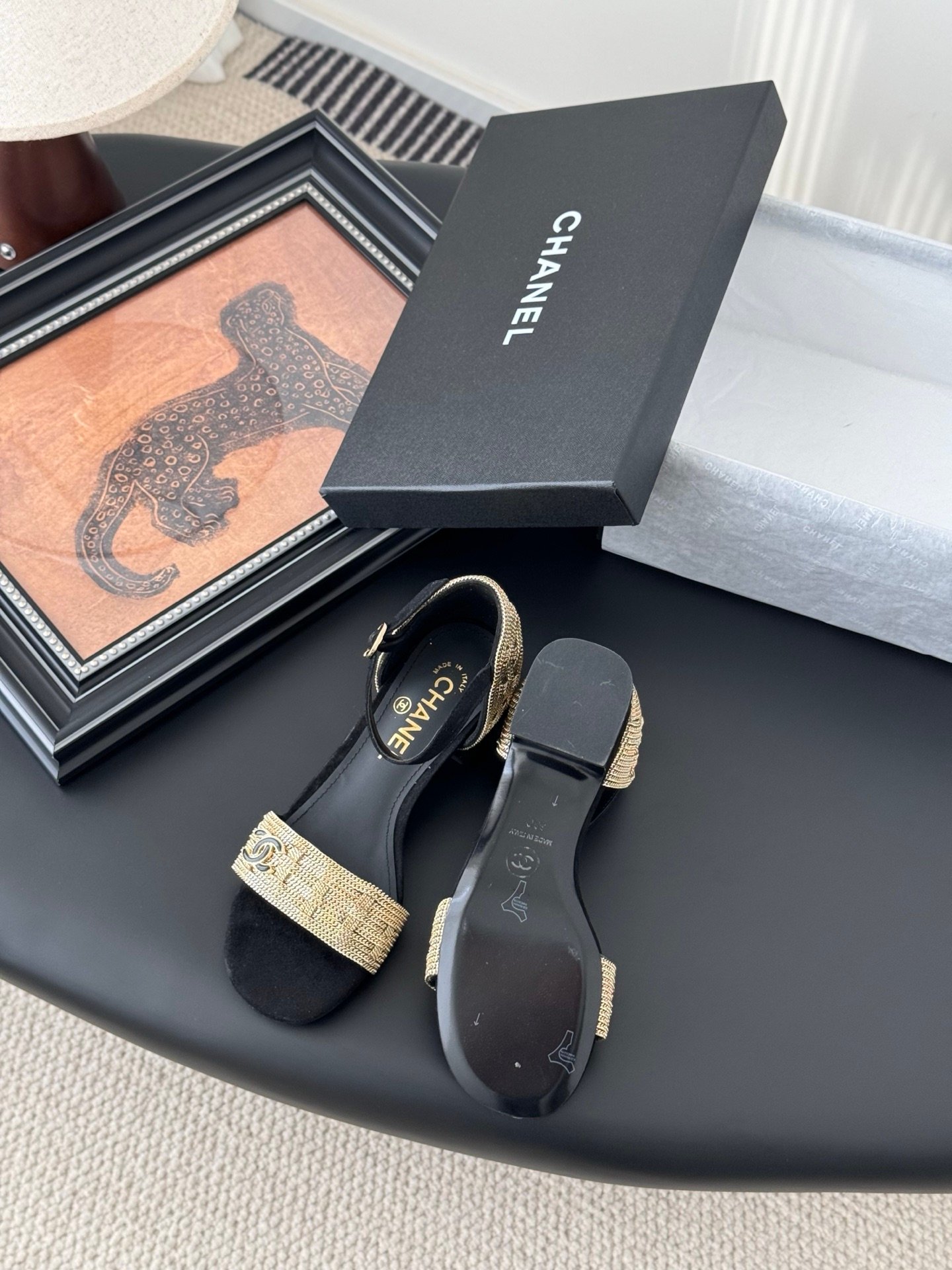 CHANEL Woman - Image 5