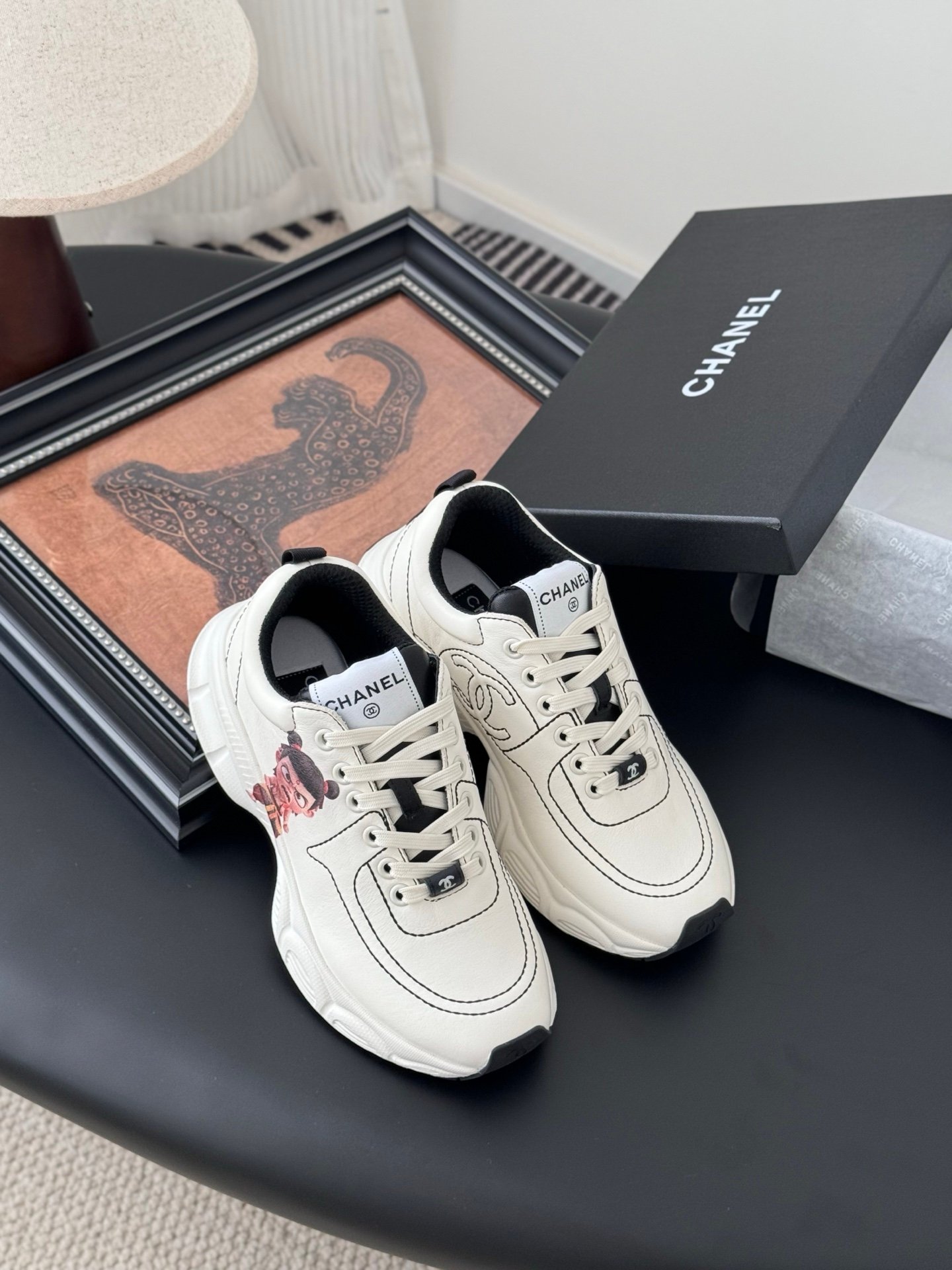 CHANEL Woman - Image 5