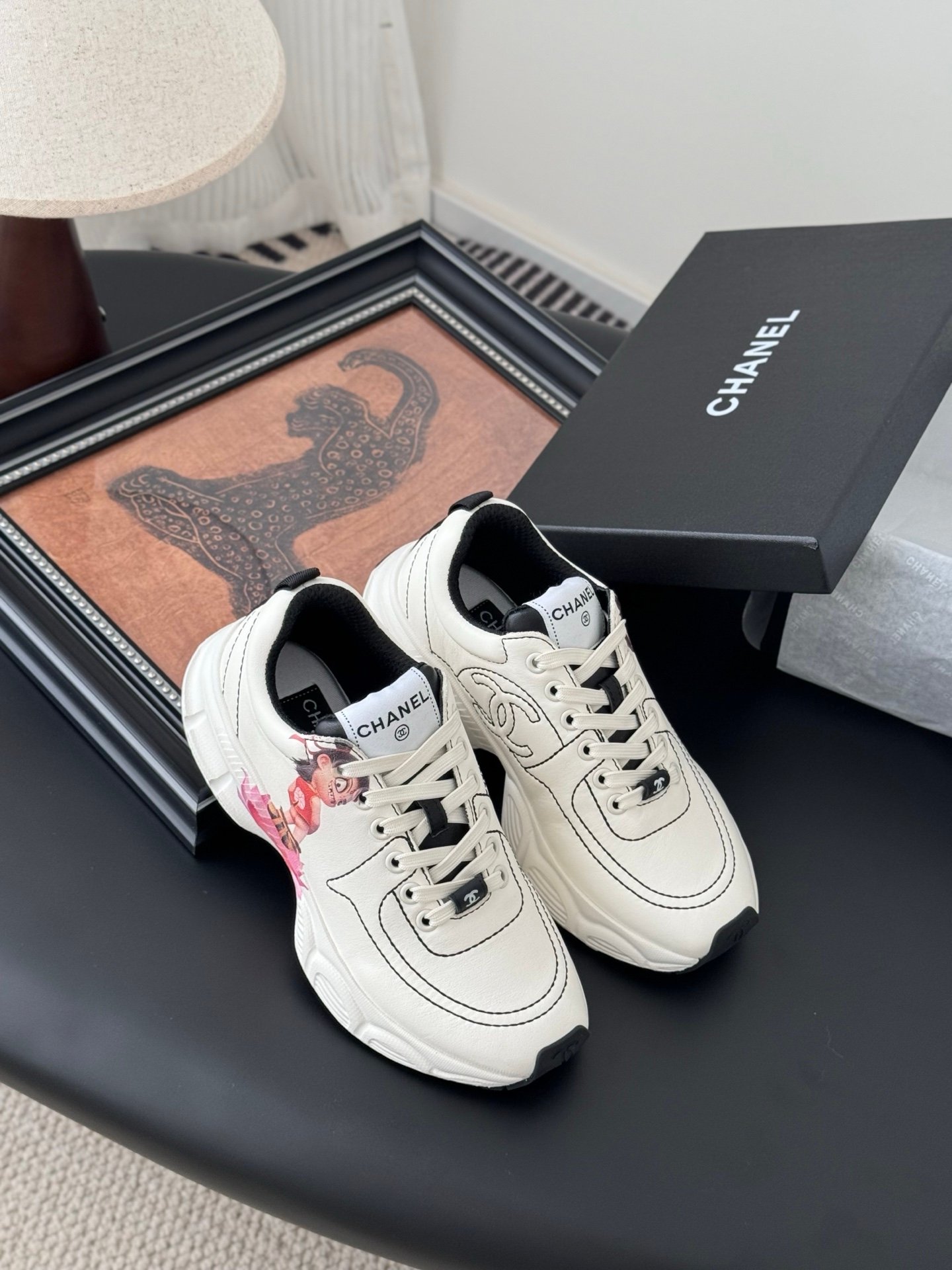 CHANEL Woman - Image 5