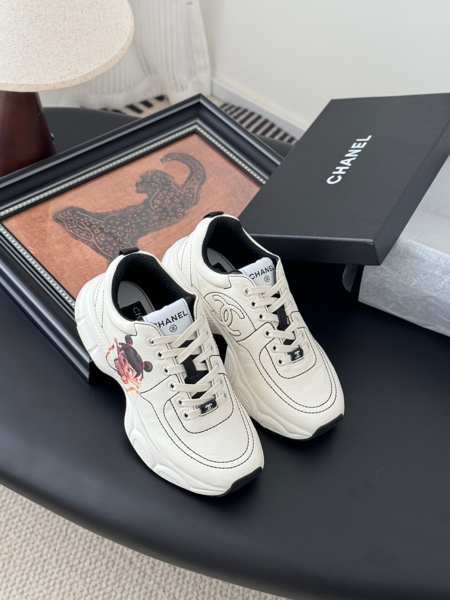 CHANEL Woman - Image 5