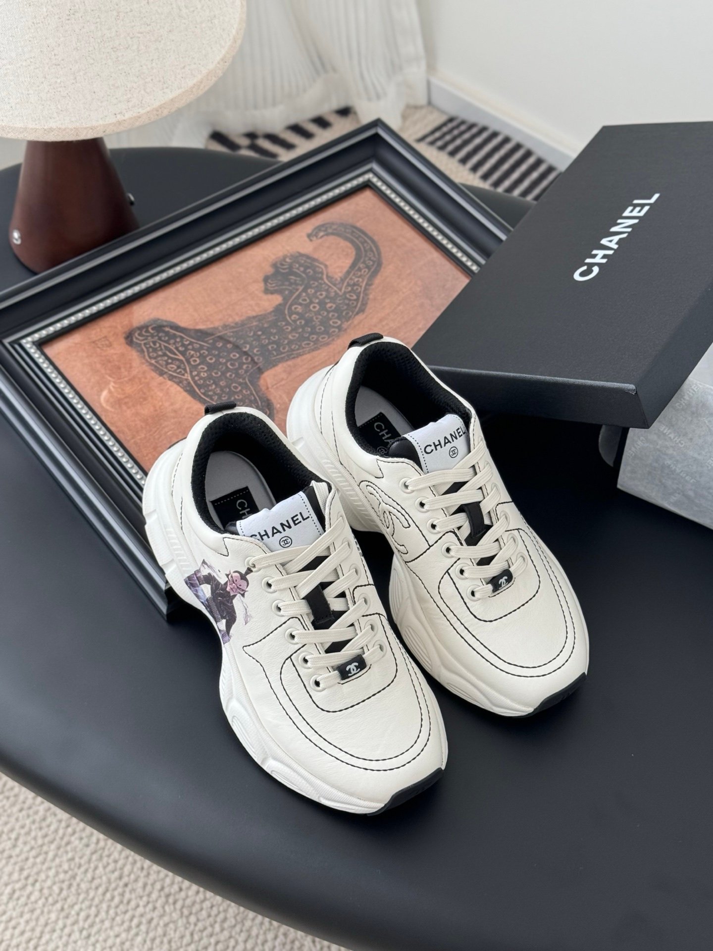 CHANEL Woman - Image 5