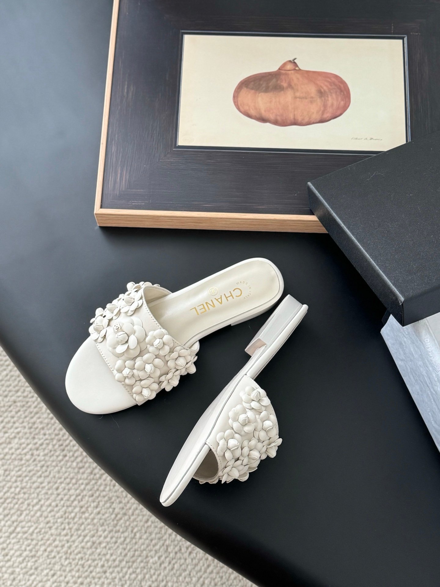 CHANEL Woman - Image 5