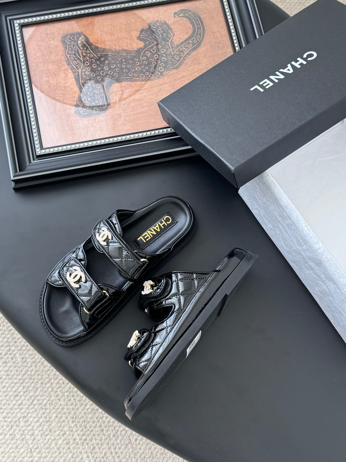 CHANEL Woman - Image 5