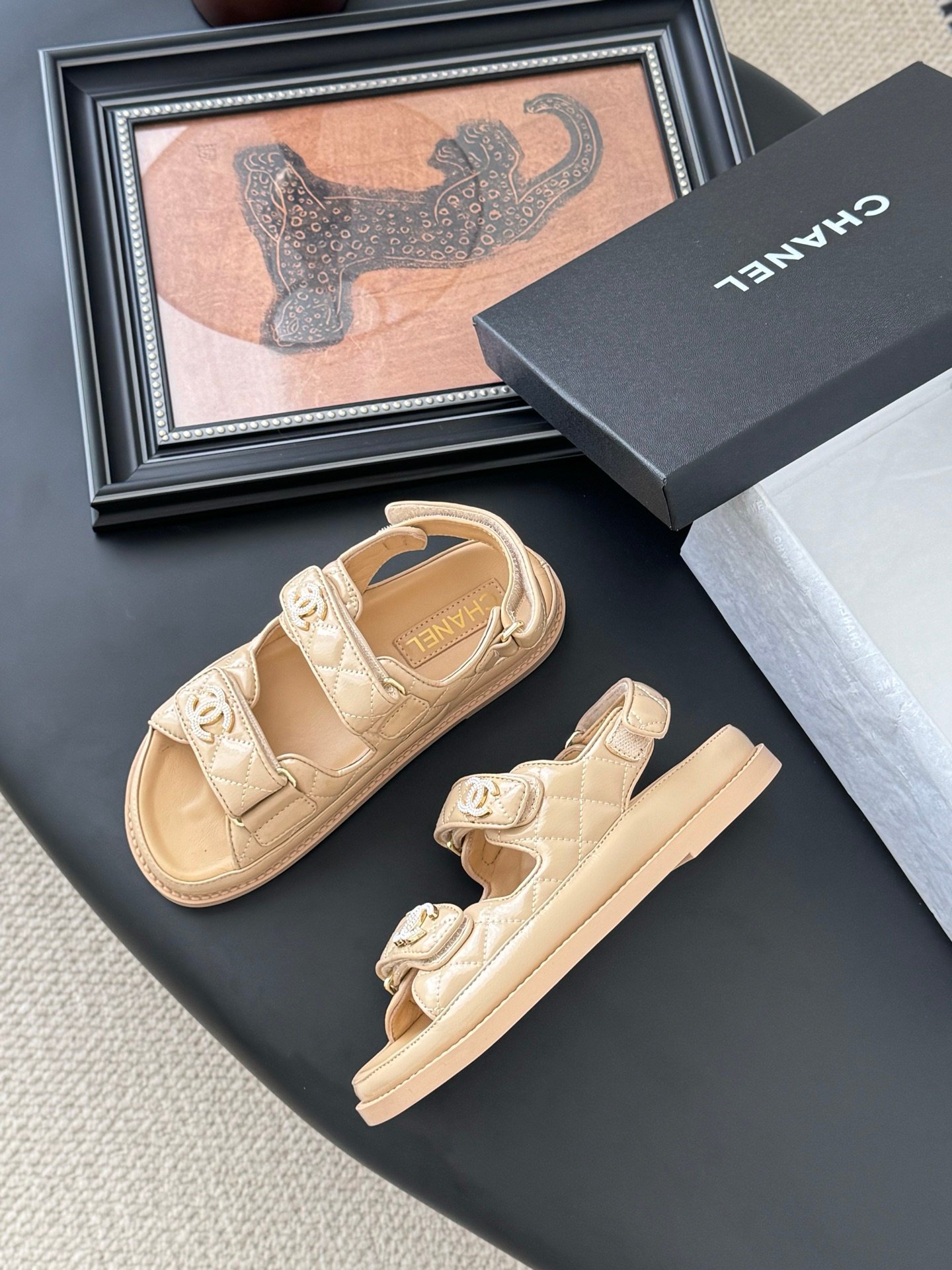 CHANEL Woman - Image 5