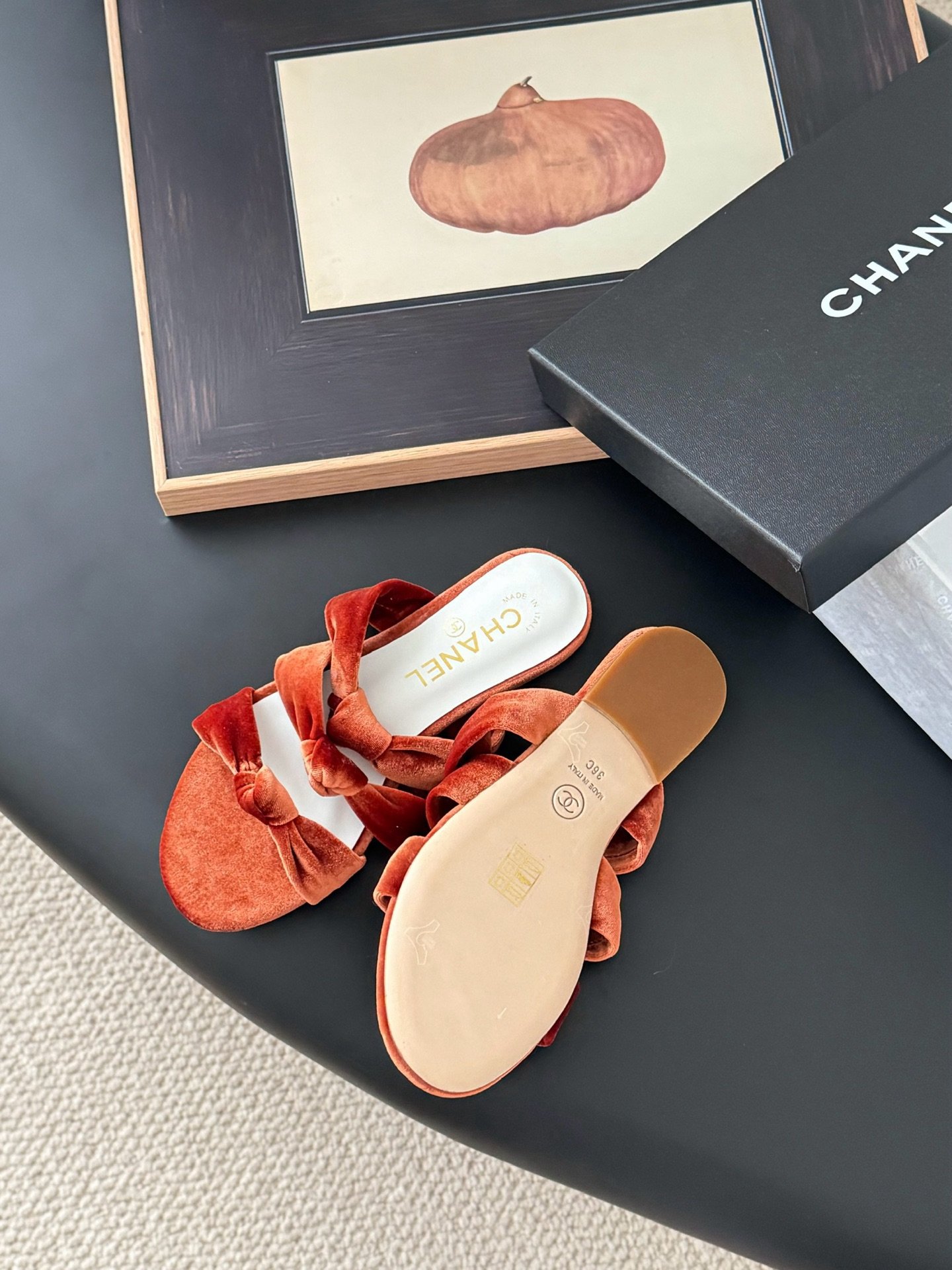 CHANEL Woman - Image 5