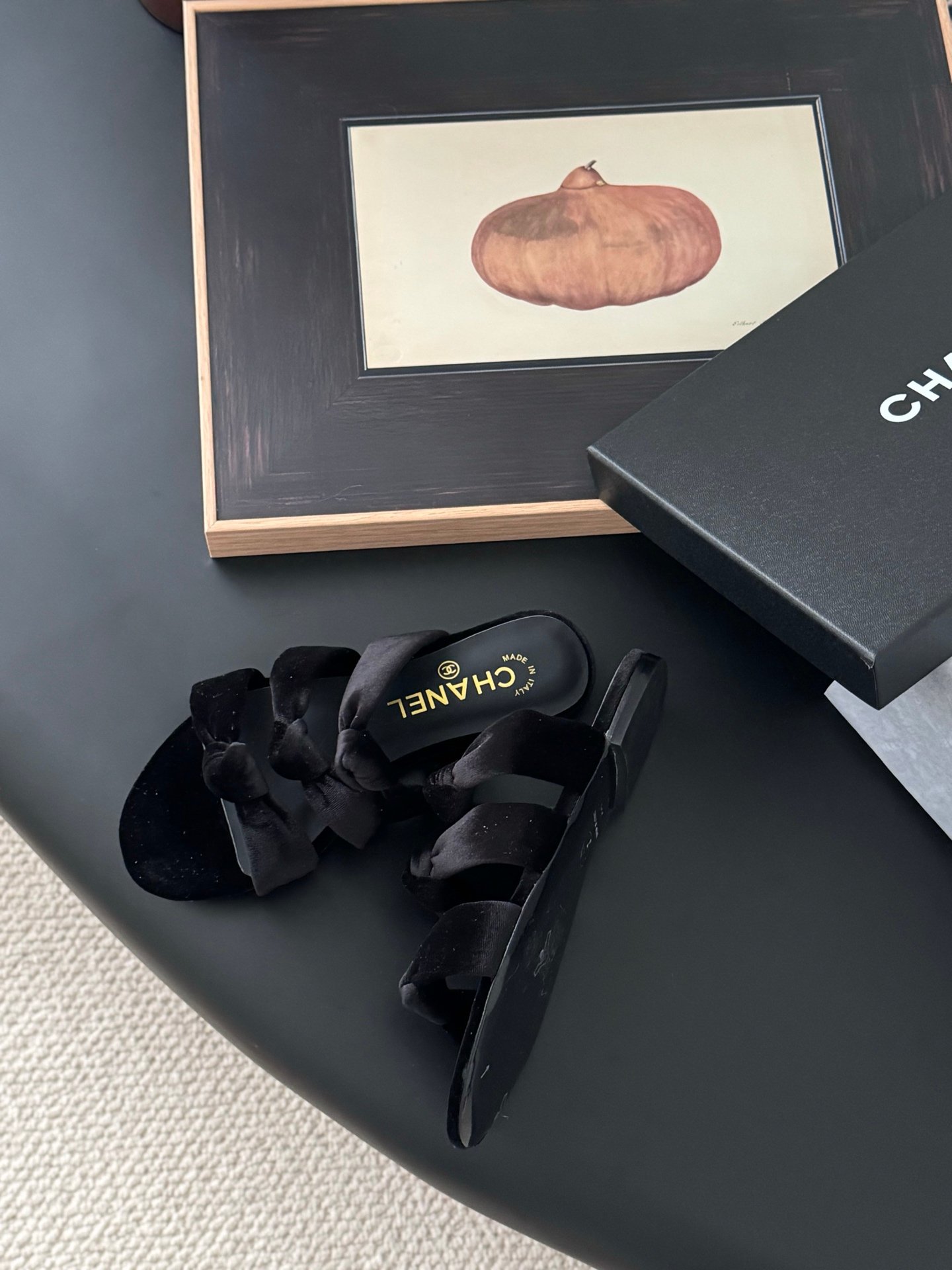 CHANEL Woman - Image 5