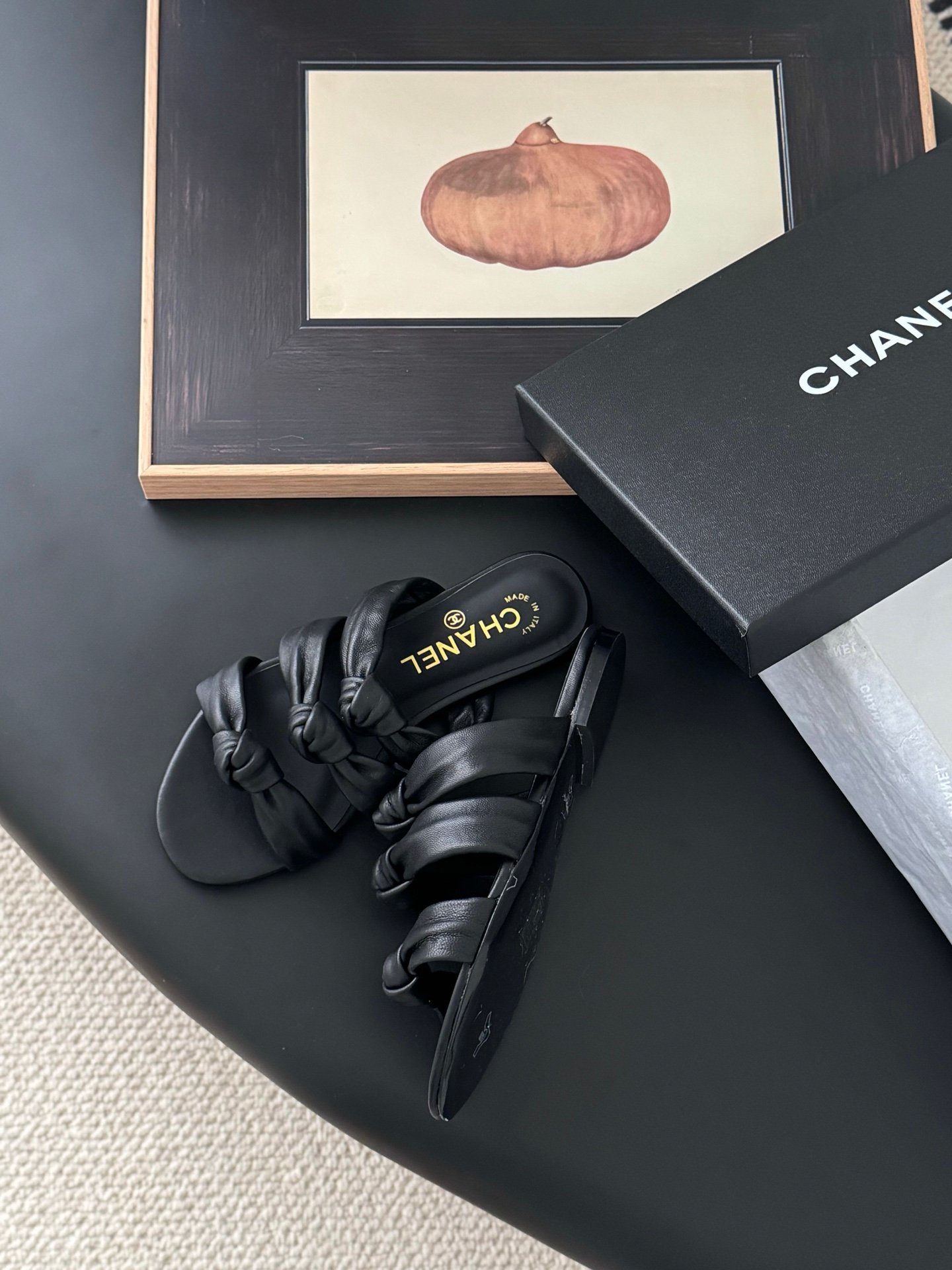 CHANEL Woman - Image 5