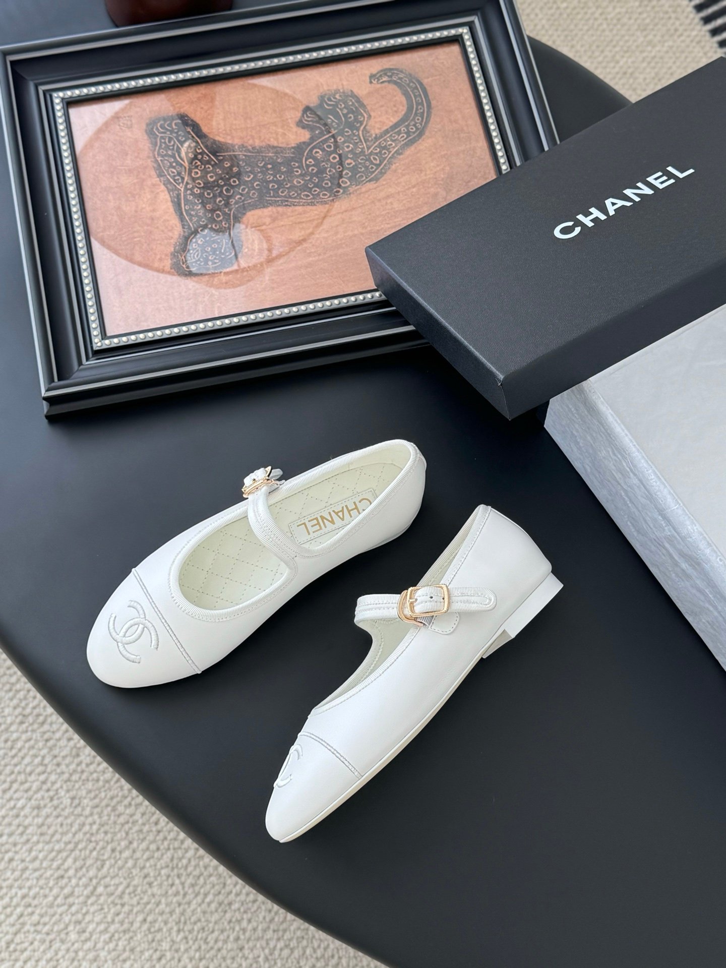 CHANEL Woman - Image 5