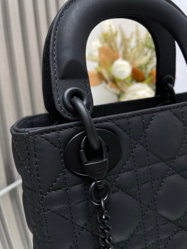 DIOR - Image 5