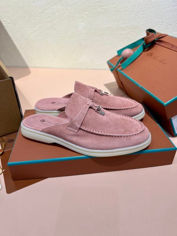 Loro Piana woman - Image 5