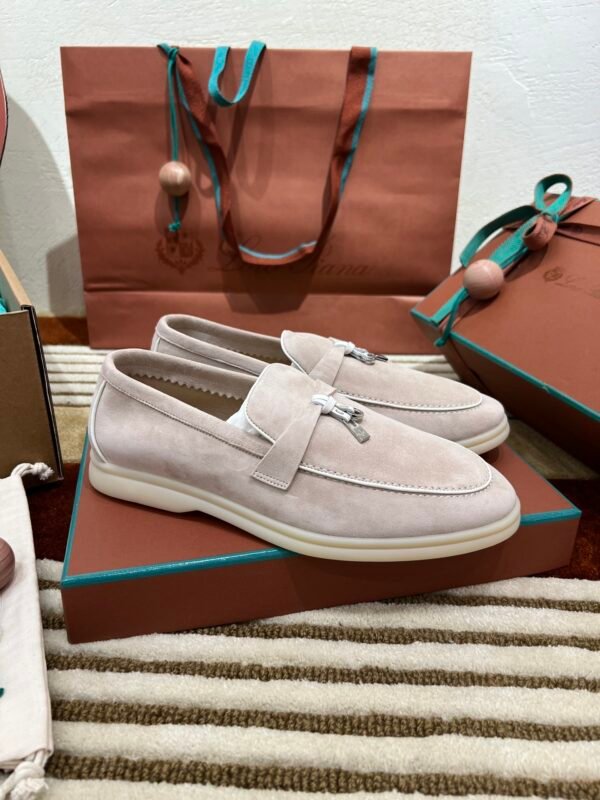 Loro Piana woman - Image 5
