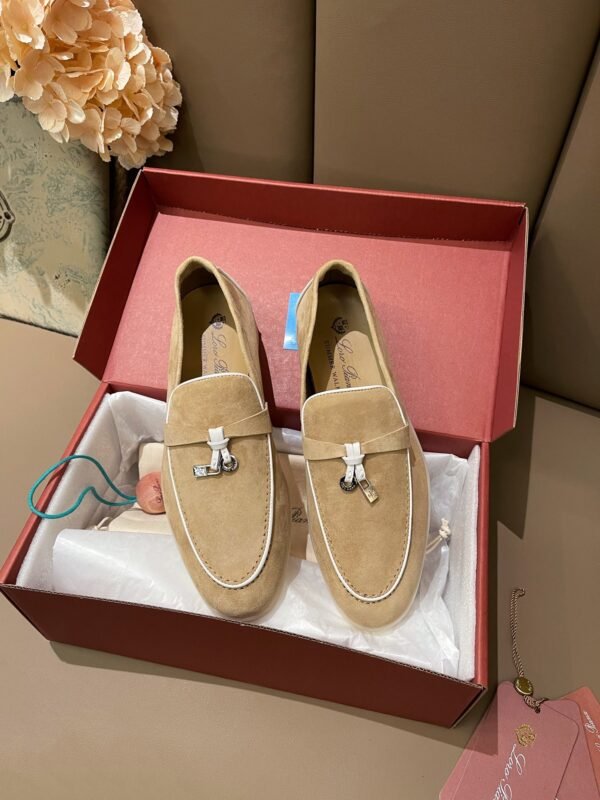 Loro Piana woman - Image 5