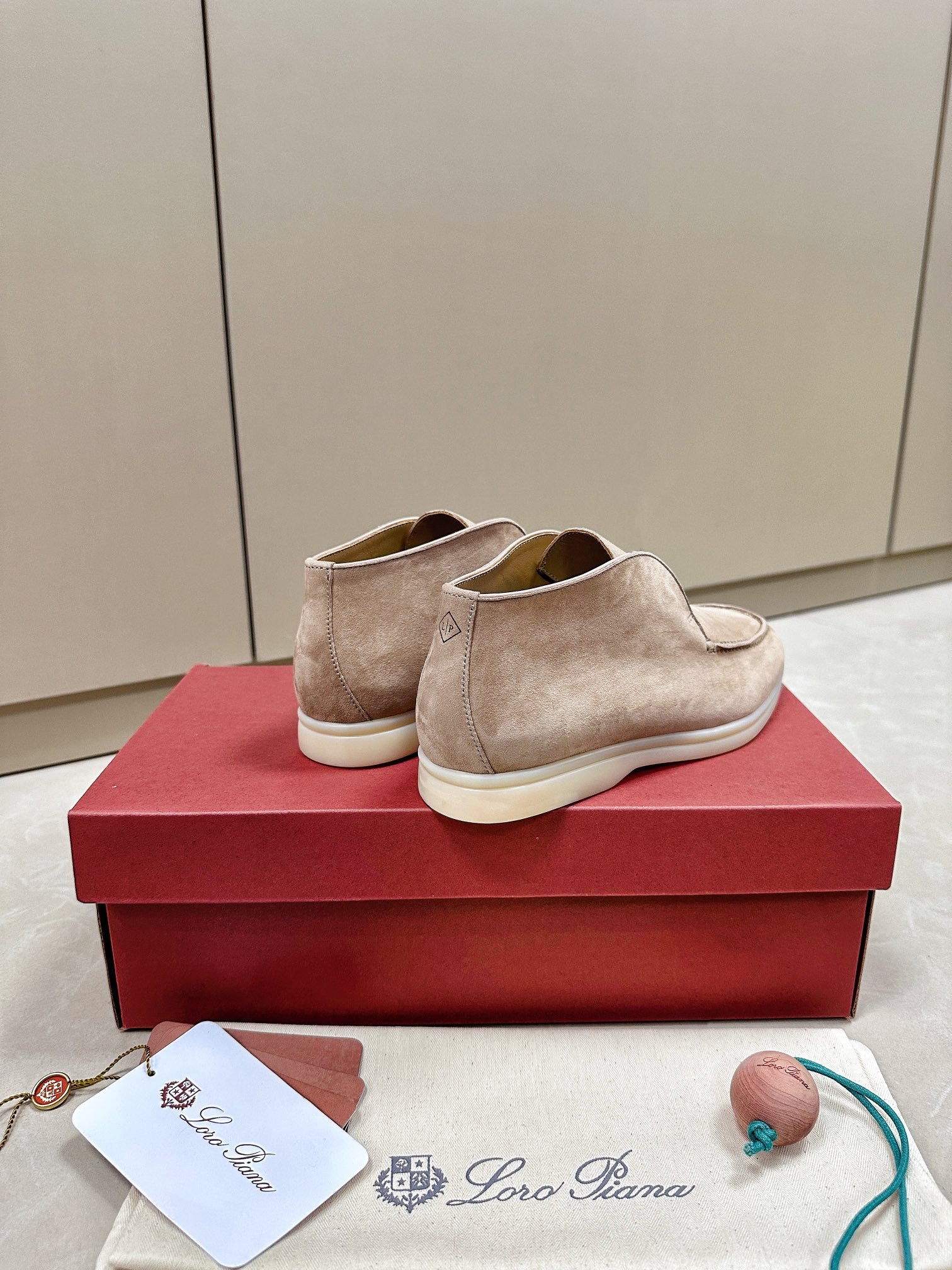 Loro Piana woman - Image 5