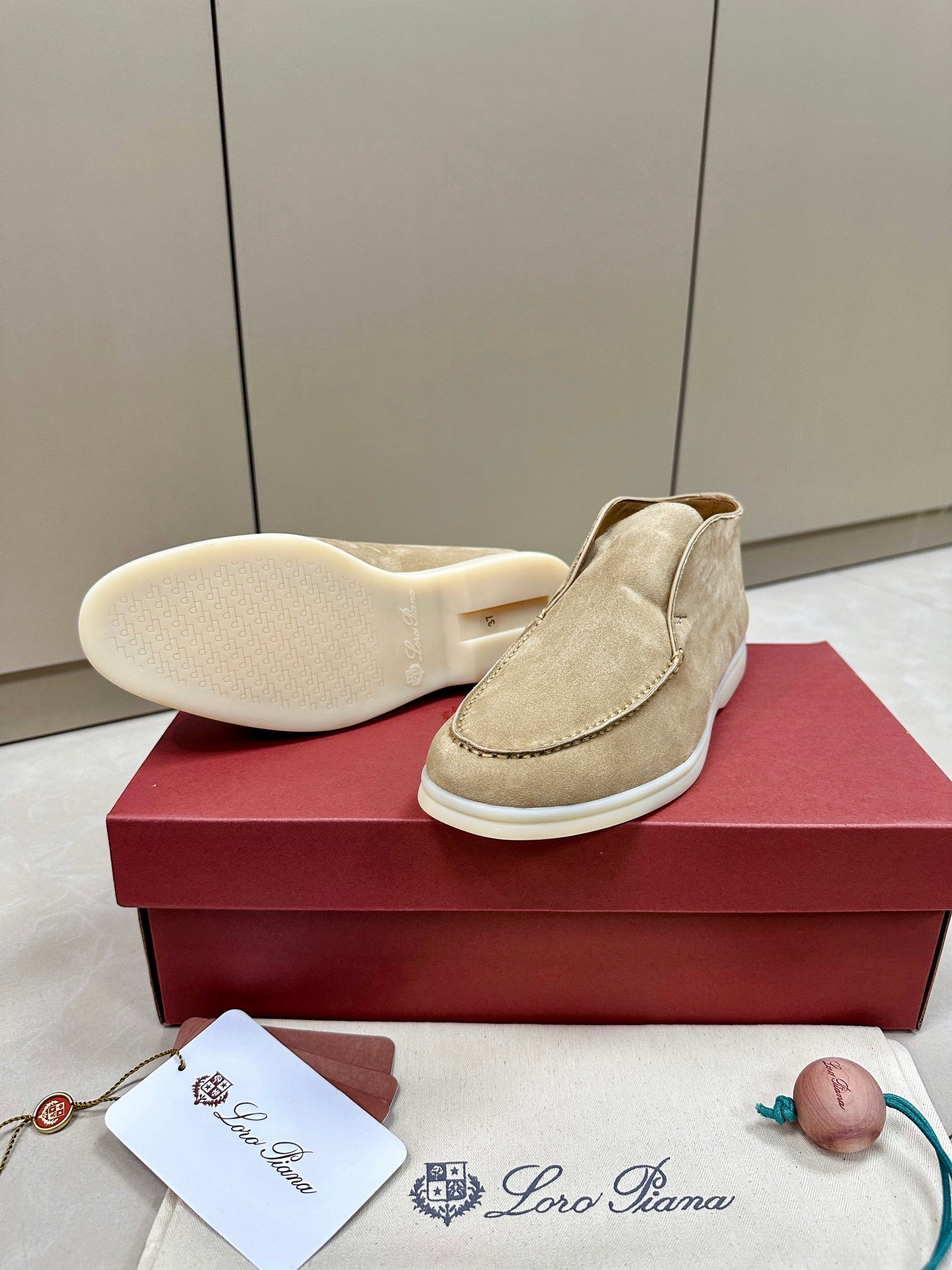 Loro Piana woman - Image 5