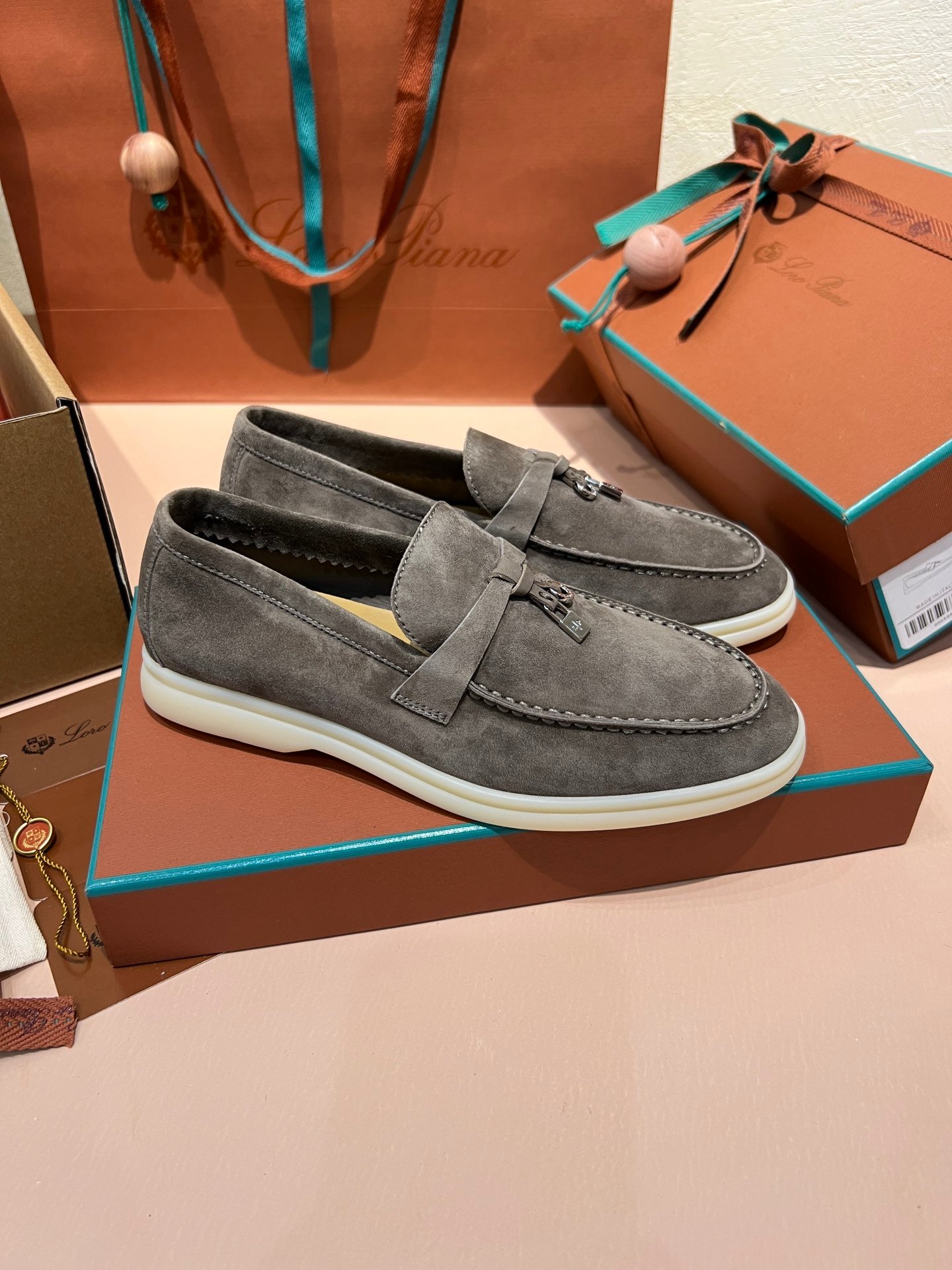 Loro Piana woman - Image 5