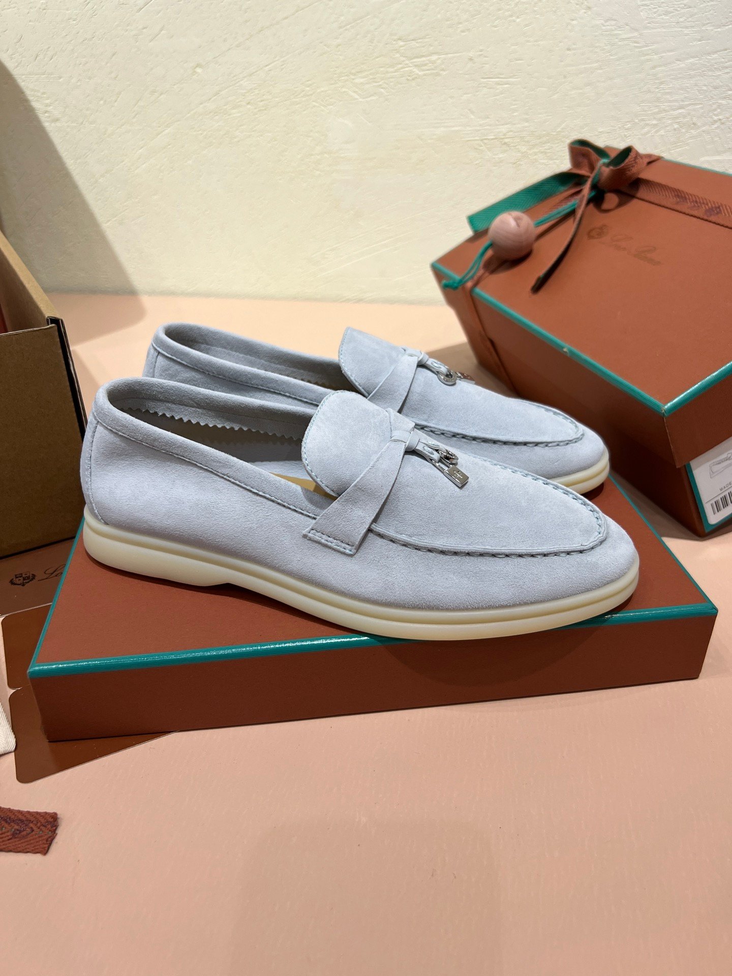 Loro Piana woman - Image 5