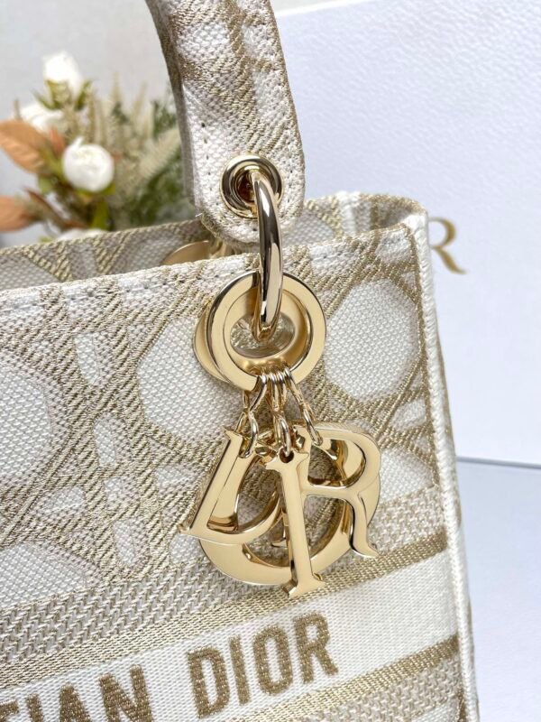 DIOR - Image 5