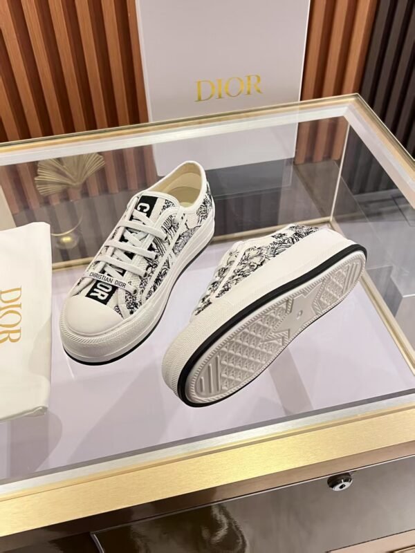 Dior women - Image 5