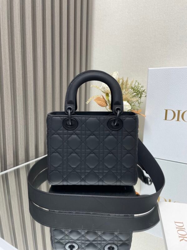 DIOR - Image 5