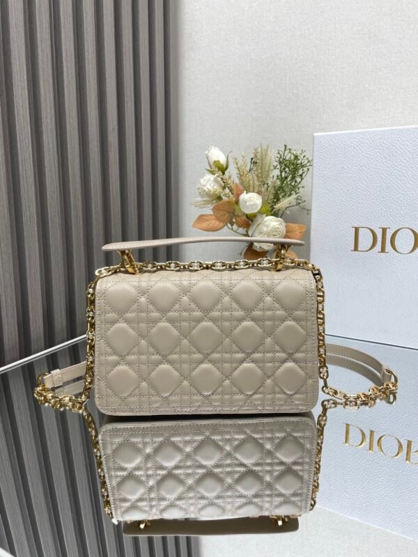 DIOR - Image 5