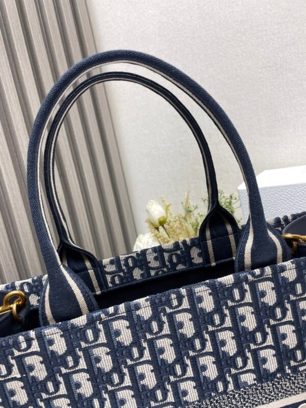 DIOR - Image 5