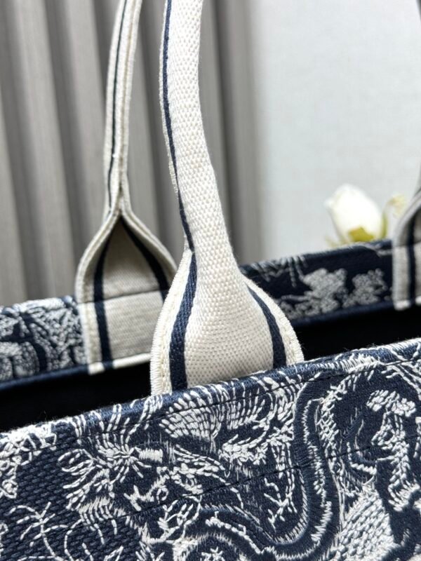 DIOR - Image 5