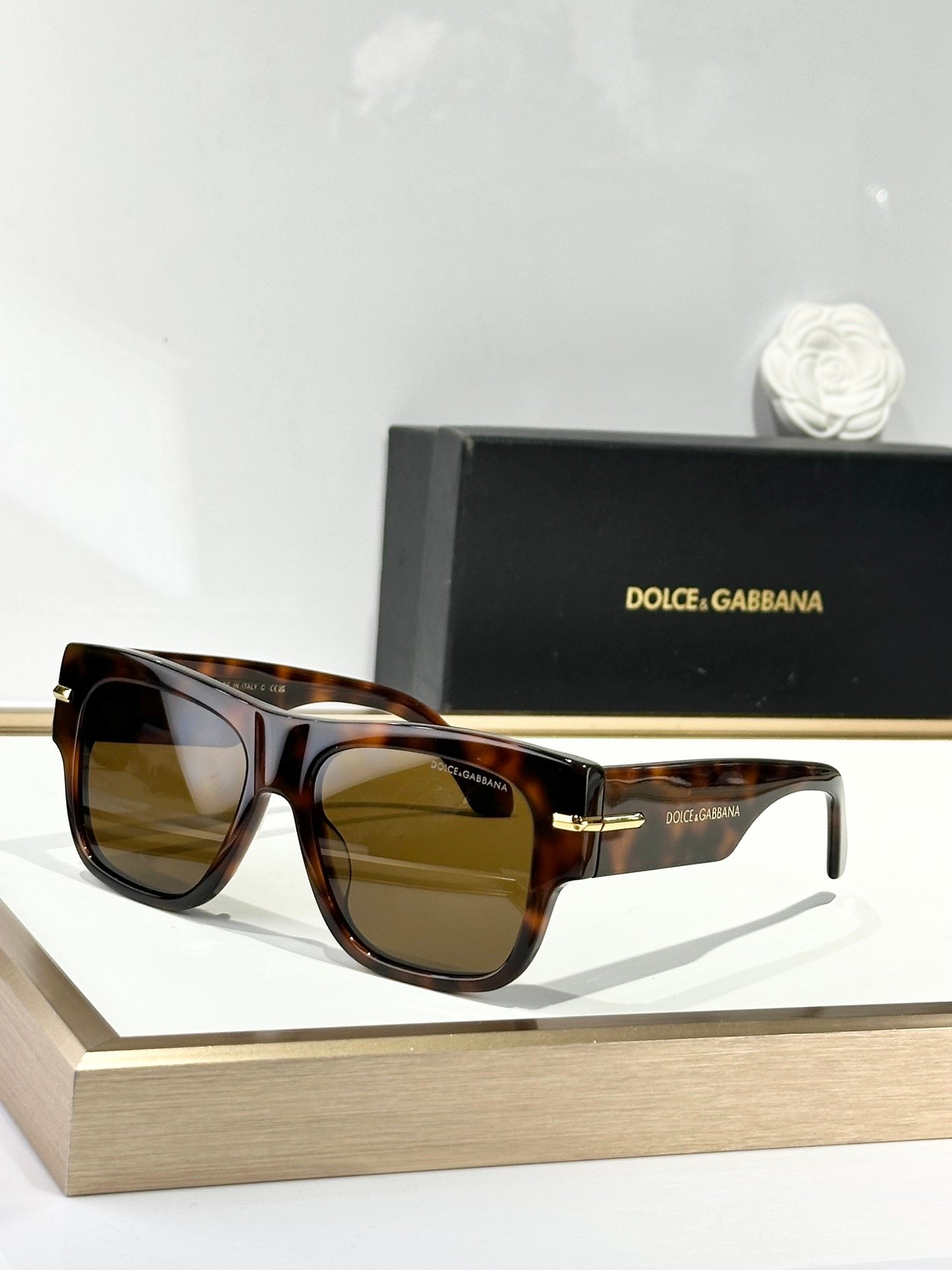 D&G - Image 6