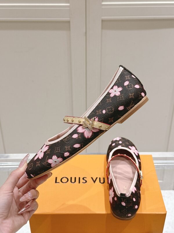 LV women - Image 7