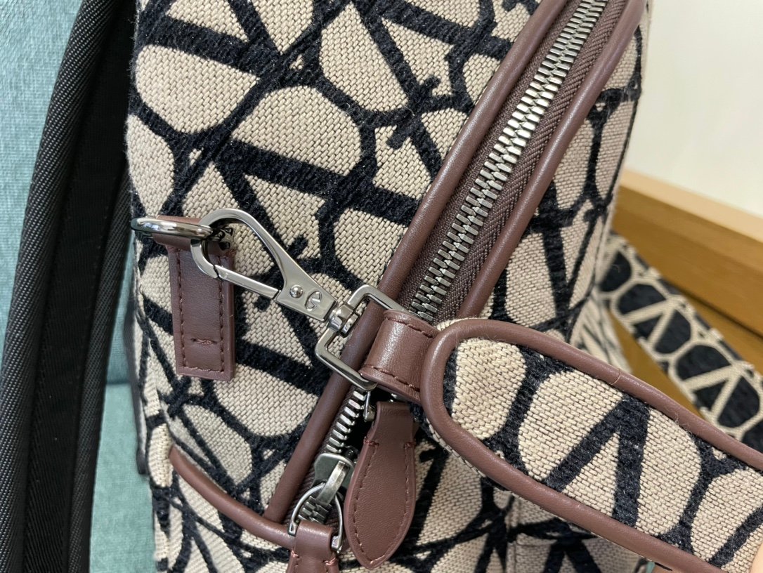 Valentino Bag - Image 6