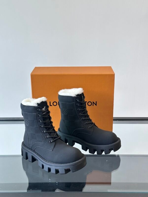 LV MAN - Image 6