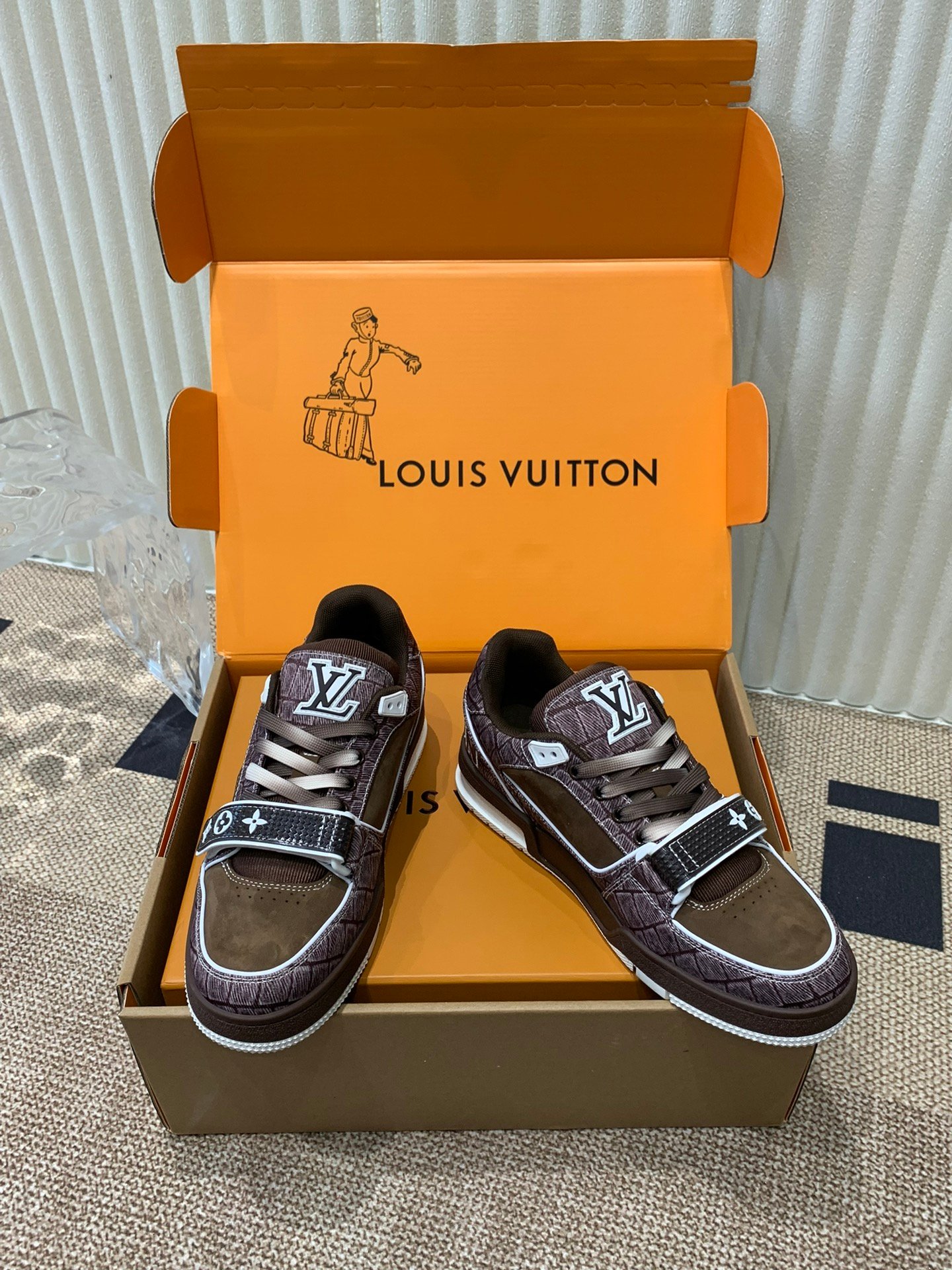 LV women - Image 7
