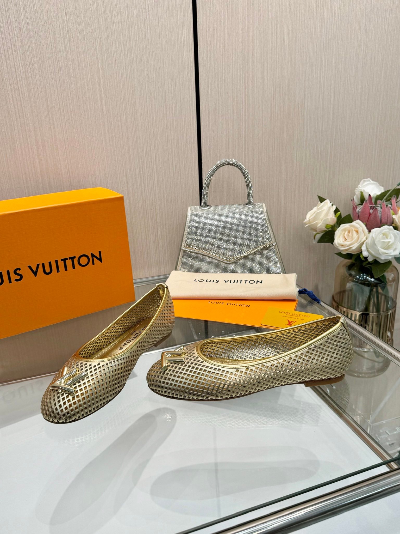 LV women - Image 6