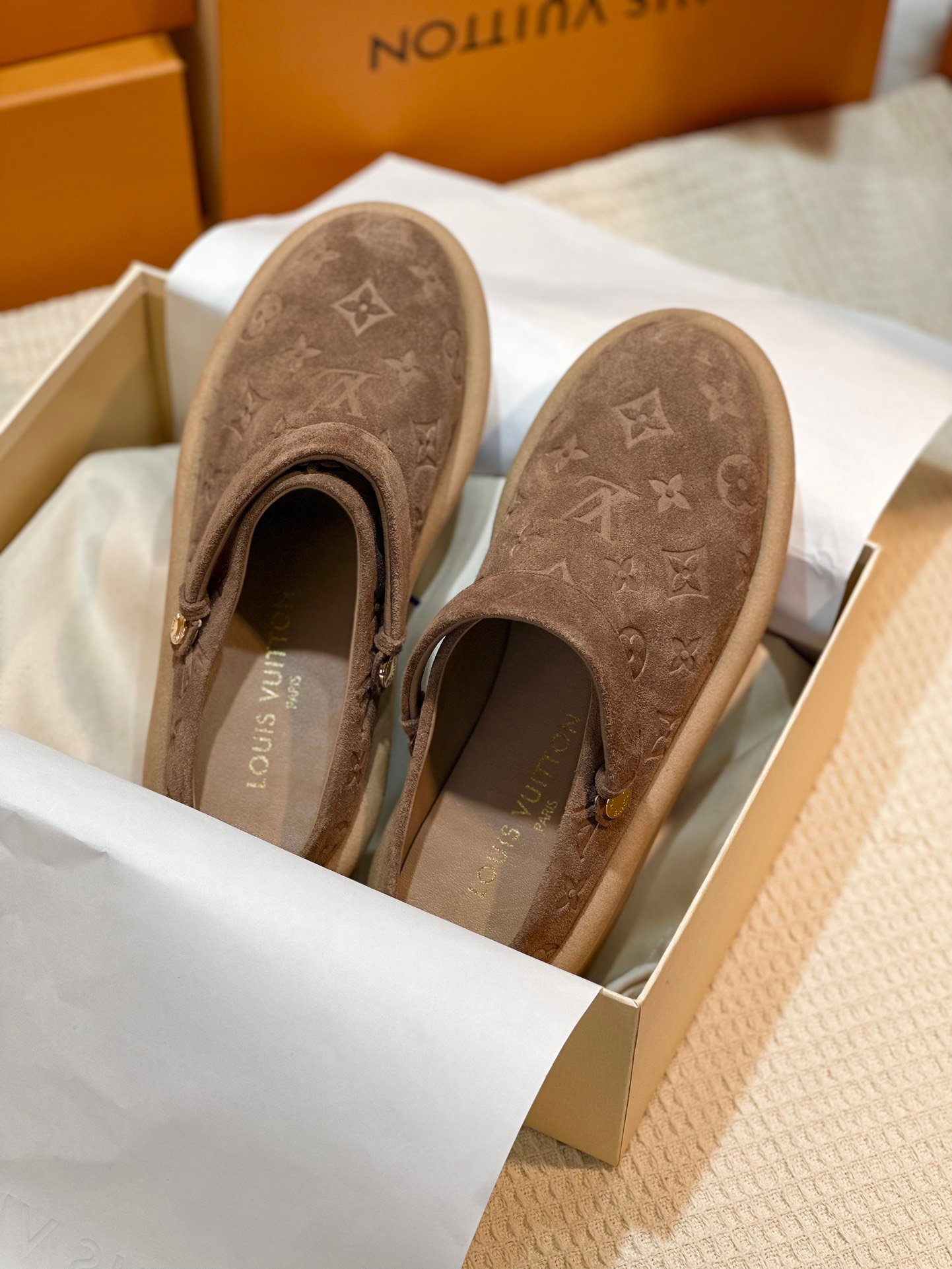 LV women - Image 7