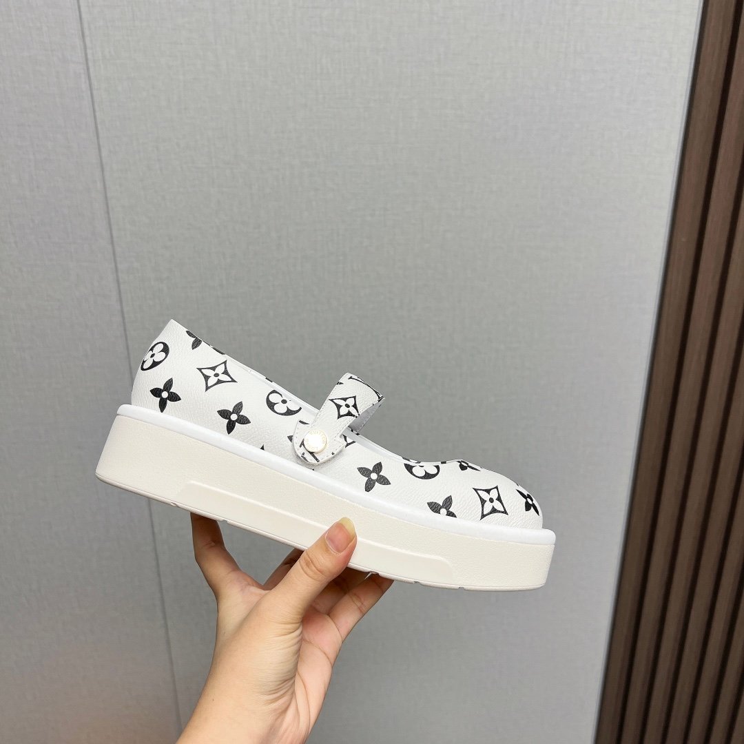 LV women - Image 7
