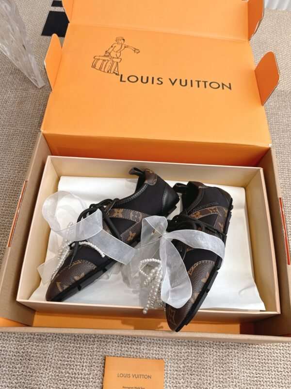 LV women - Image 7