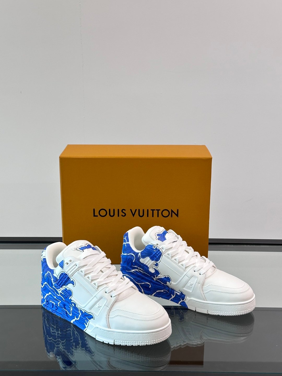 LV MAN - Image 6