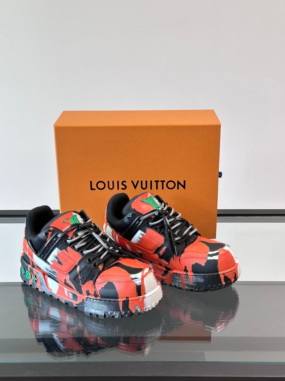 LV MAN - Image 6