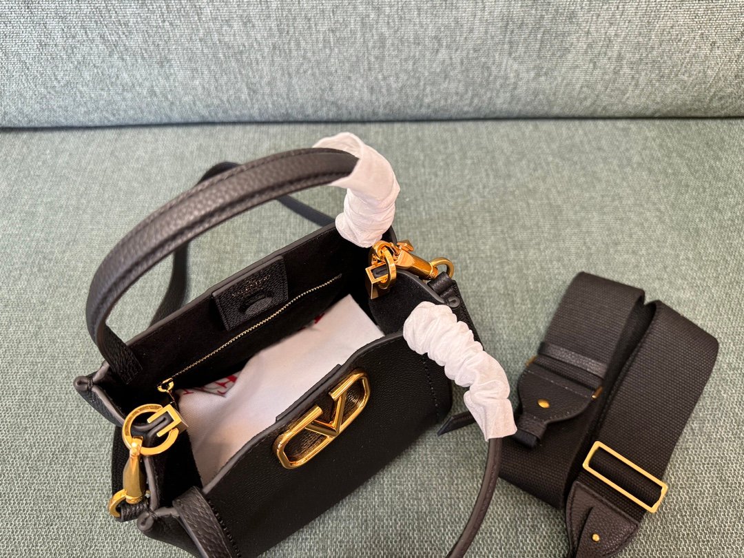 Valentino Bag - Image 6
