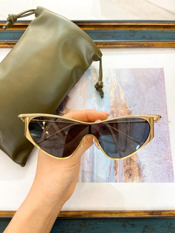 Loewe - Image 6