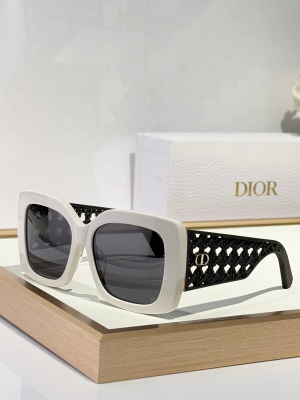 Dior - Image 6