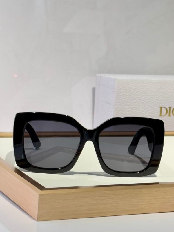 Dior - Image 6