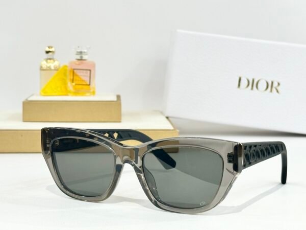 Dior - Image 6