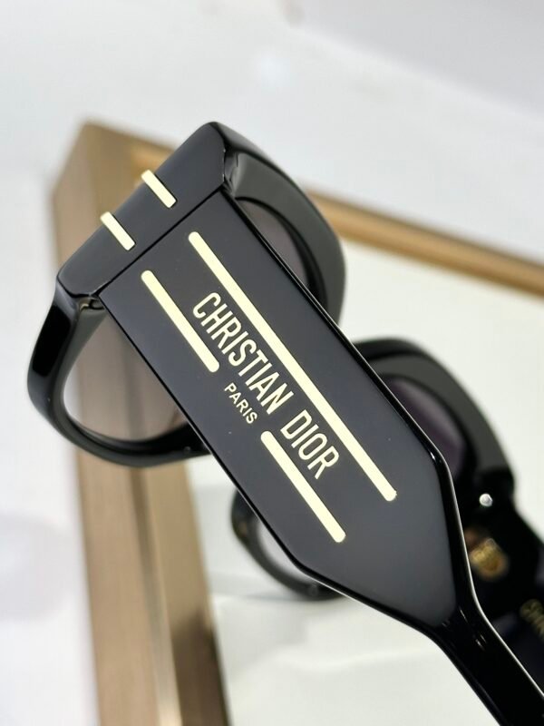 Dior - Image 6
