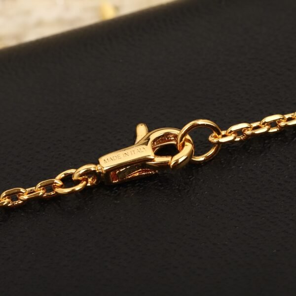 Celine - Image 6