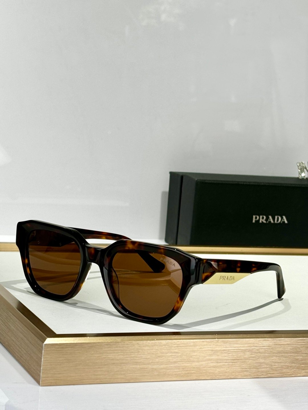 PRADA - Image 6