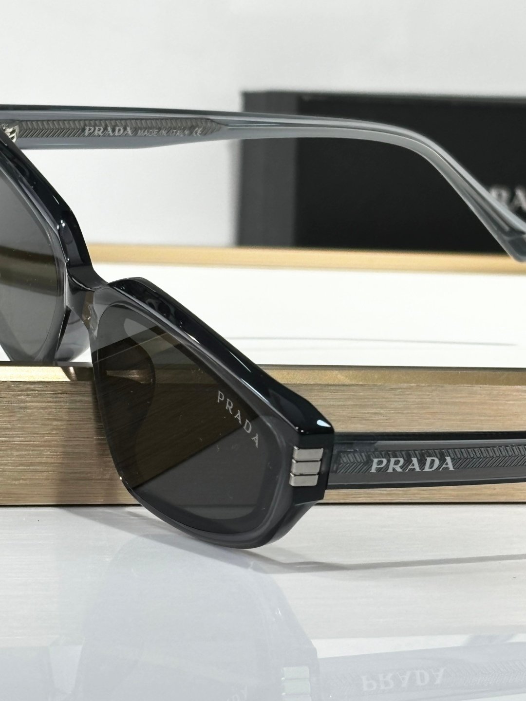 PRADA - Image 6